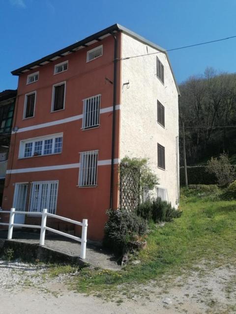 Vila La Casa Sotto Il Pino Torrebelvicino Exteriér fotografie